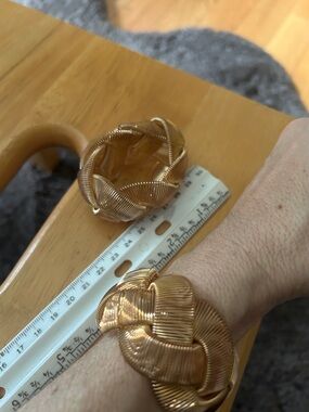 Gorgeous stretch bracelet Gold-Tone Woven Knot Bracelet